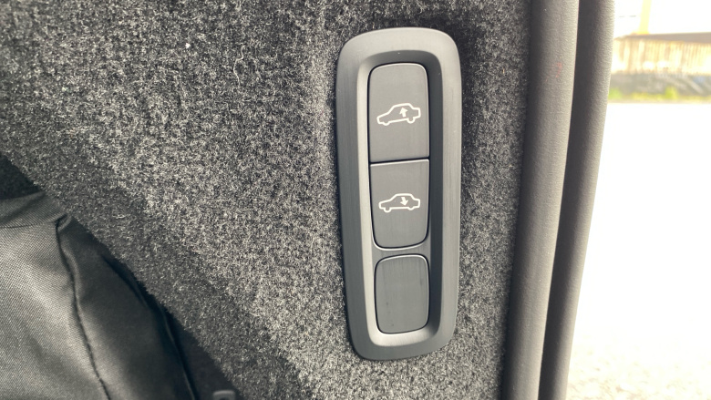 Volvo XC90 2.0 T8 PHEV Ultra Dark 5dr AWD Geartronic Estate